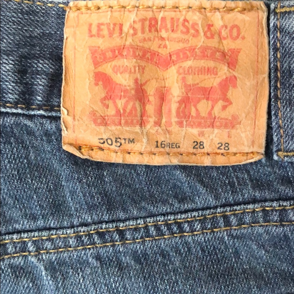 Levi’s 505 reg 28/28 (aka: 16 reg) gently used.
